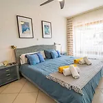 Holiday home Valerie's Lux Summer House